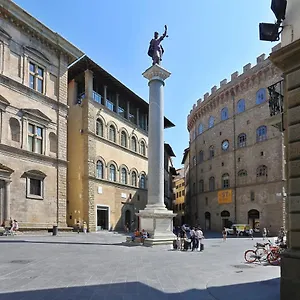 https://parione-apartment.it-tuscanyhotel.com