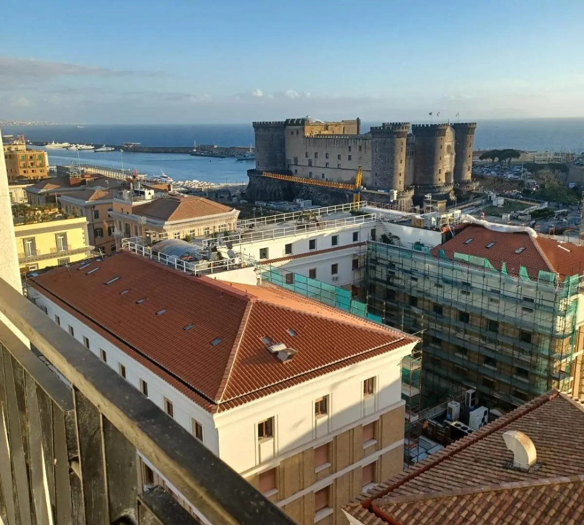 Neapolitan Skyscraper Suites 0*, Naples Italy
