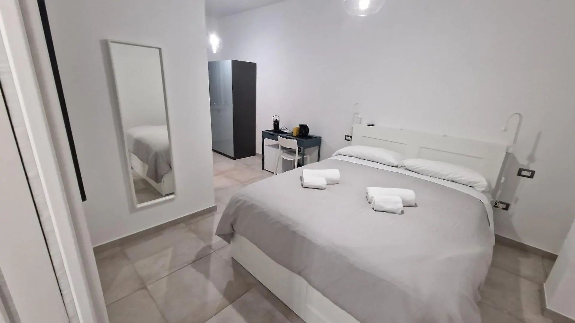 Neapolitan Skyscraper Suites Guest house Naples