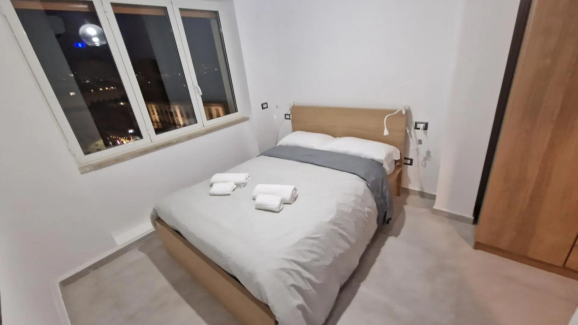 Neapolitan Skyscraper Suites Guest house