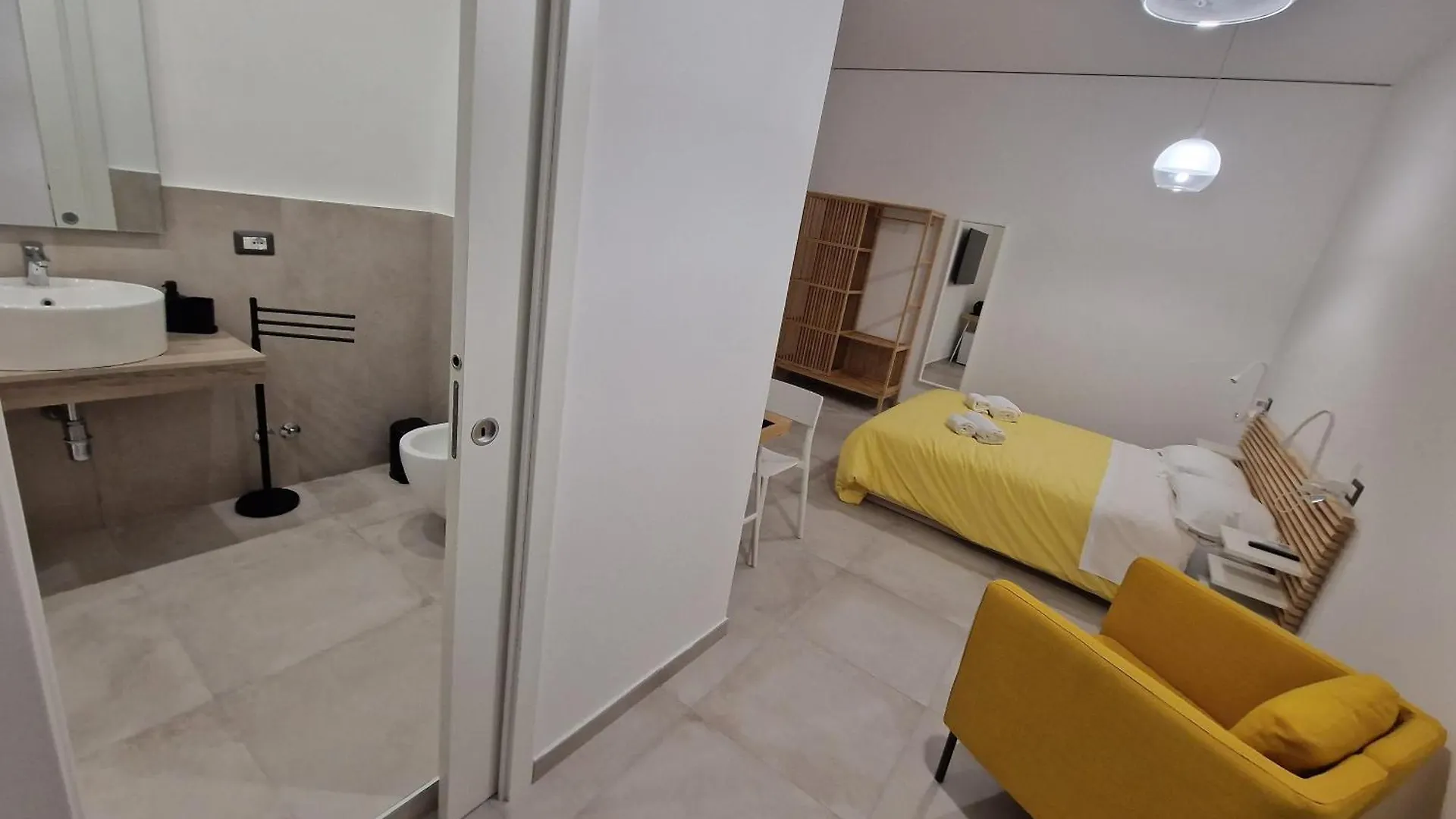 Neapolitan Skyscraper Suites 0*, Naples