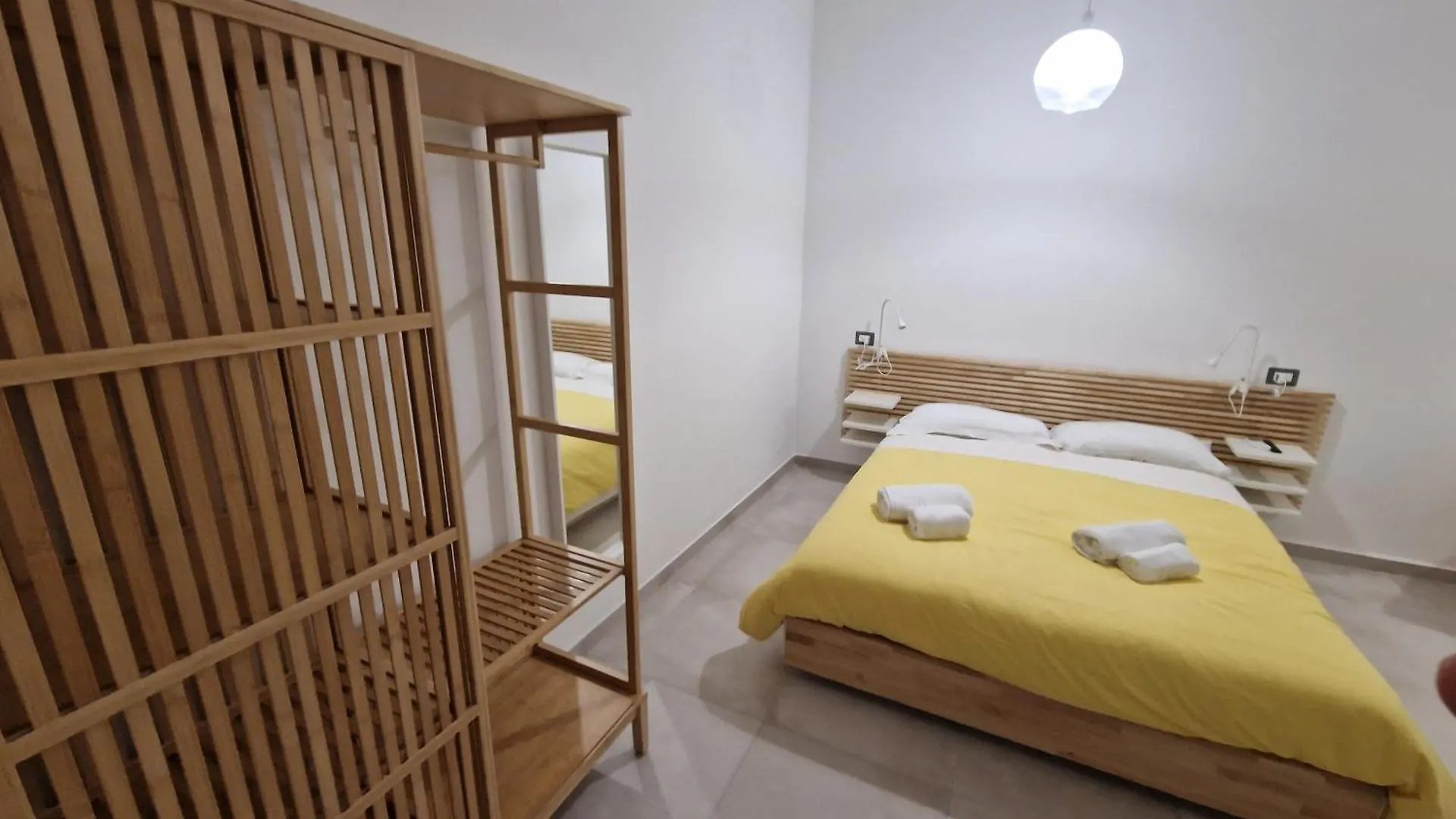 Neapolitan Skyscraper Suites 0*, Naples